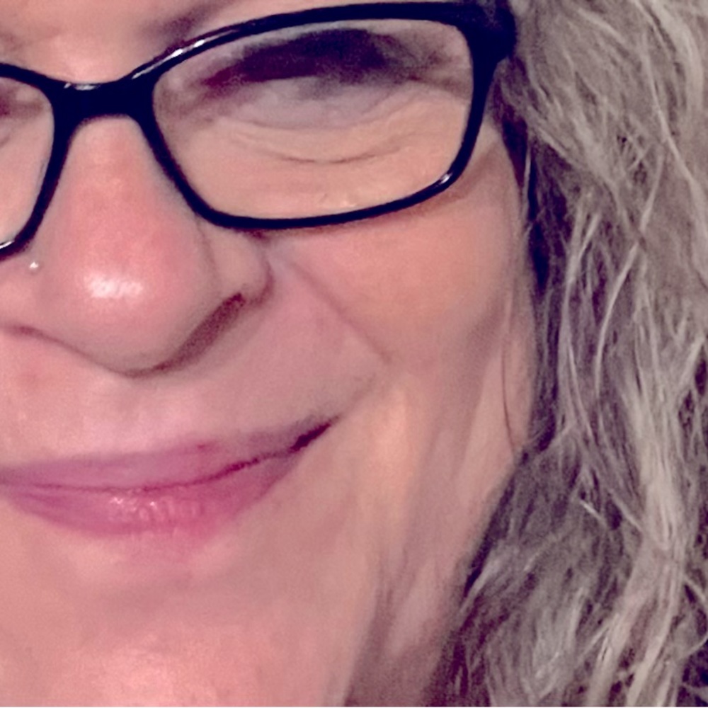 Meet your Posher, Leslie